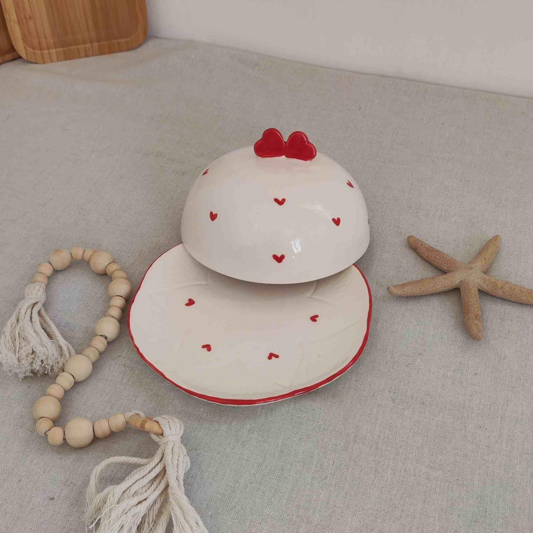 کره خوری قلب برجسته قرمز