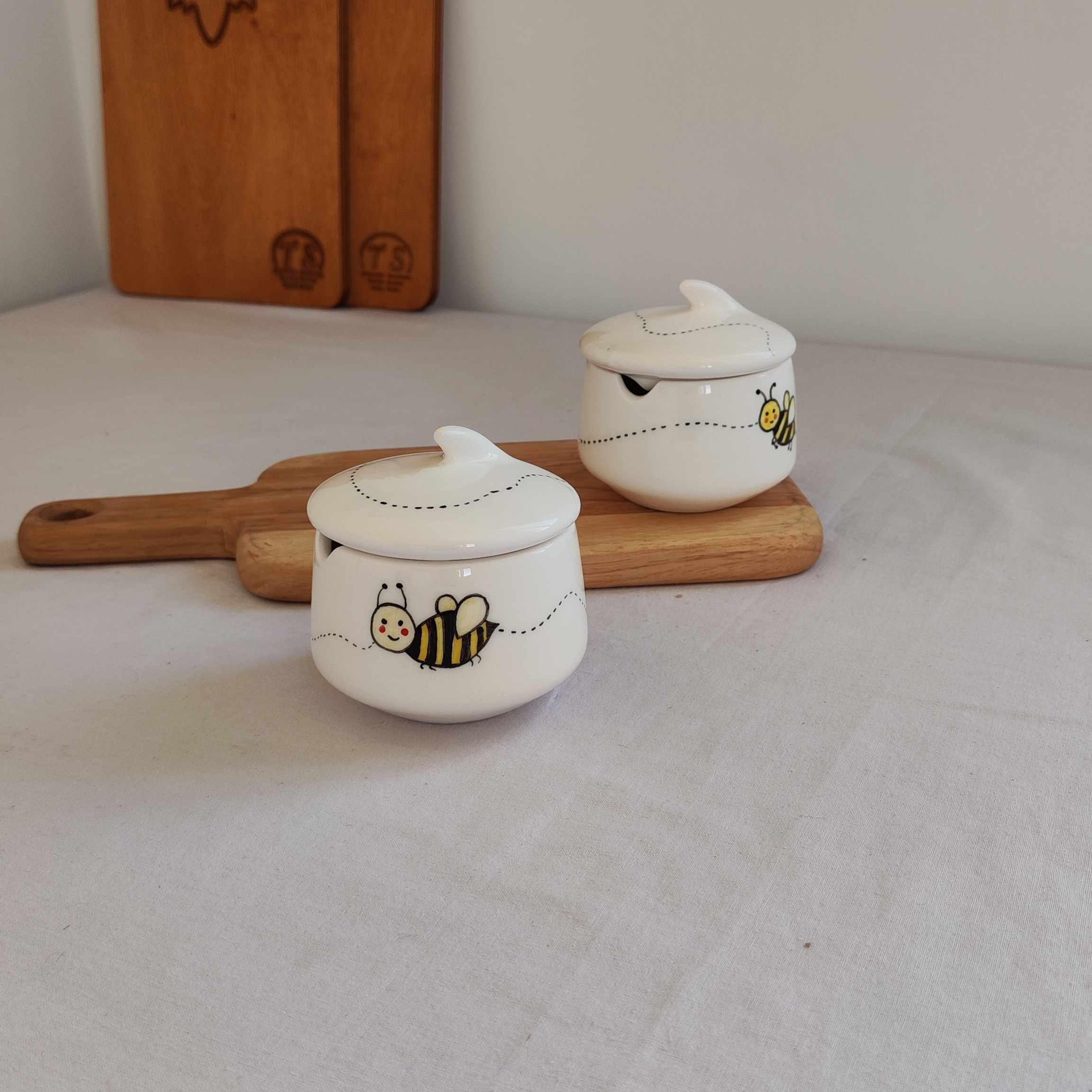 عسل خوری زنبور