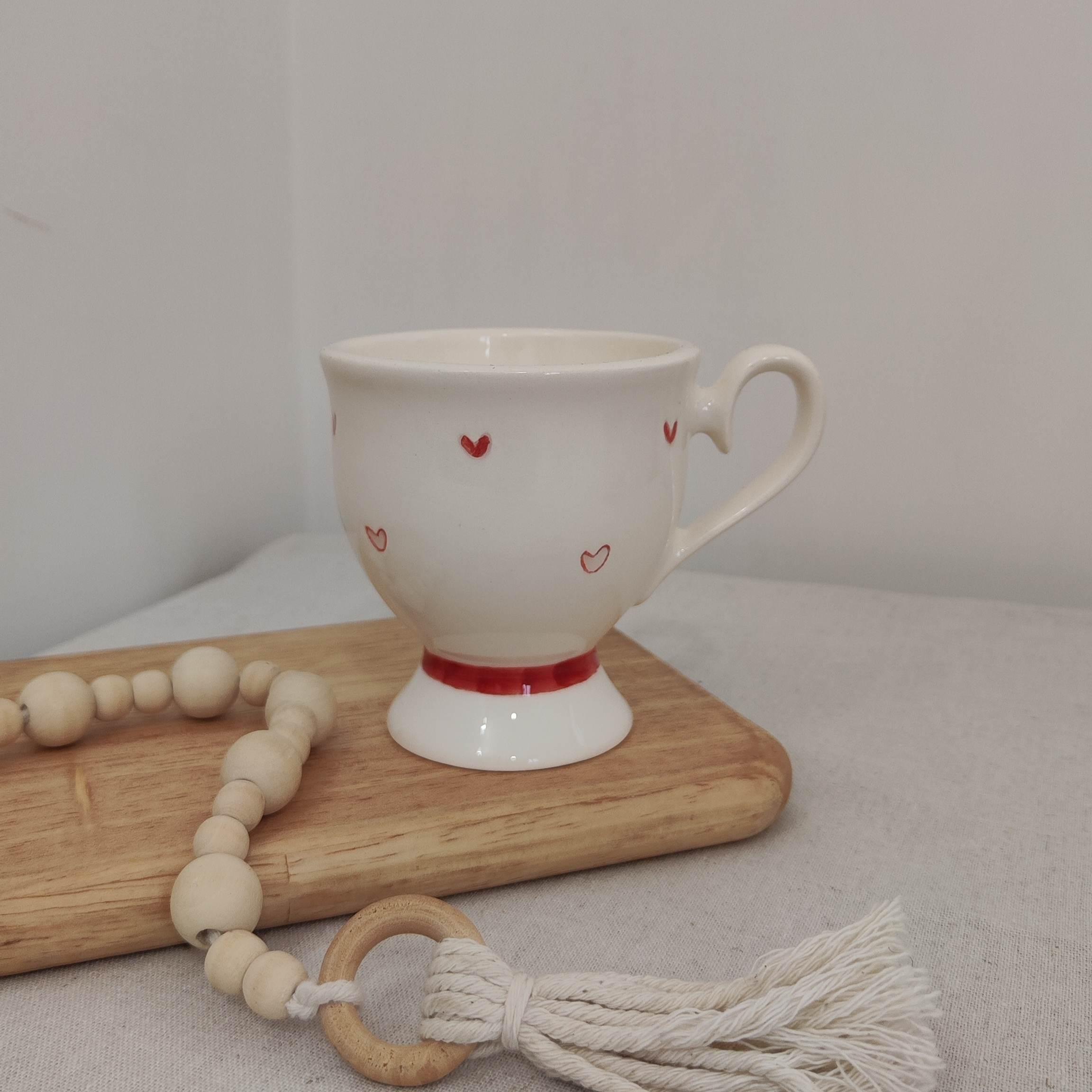 فنجان پایه دار لاو