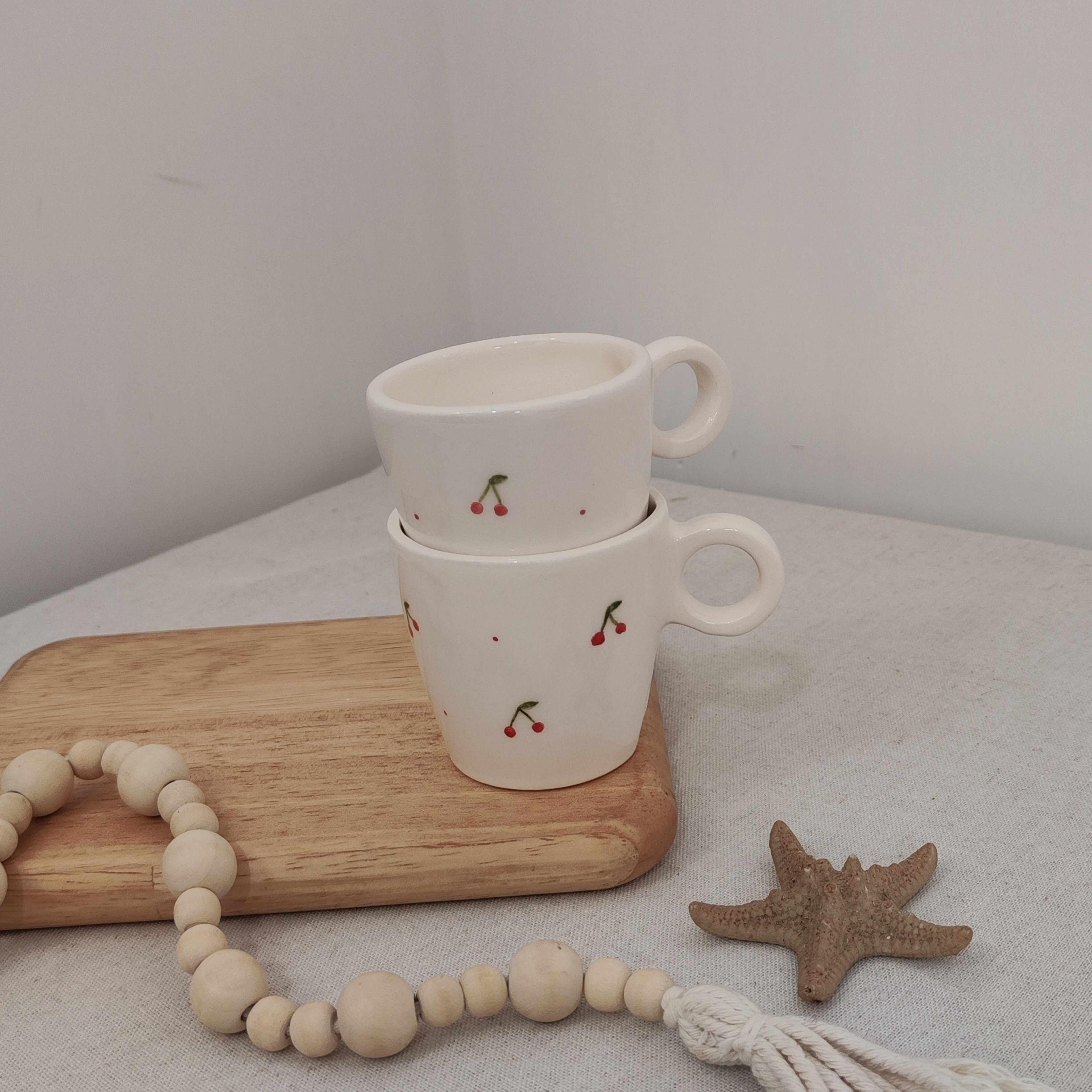 فنجان قهوه آلبالو دسته گرد